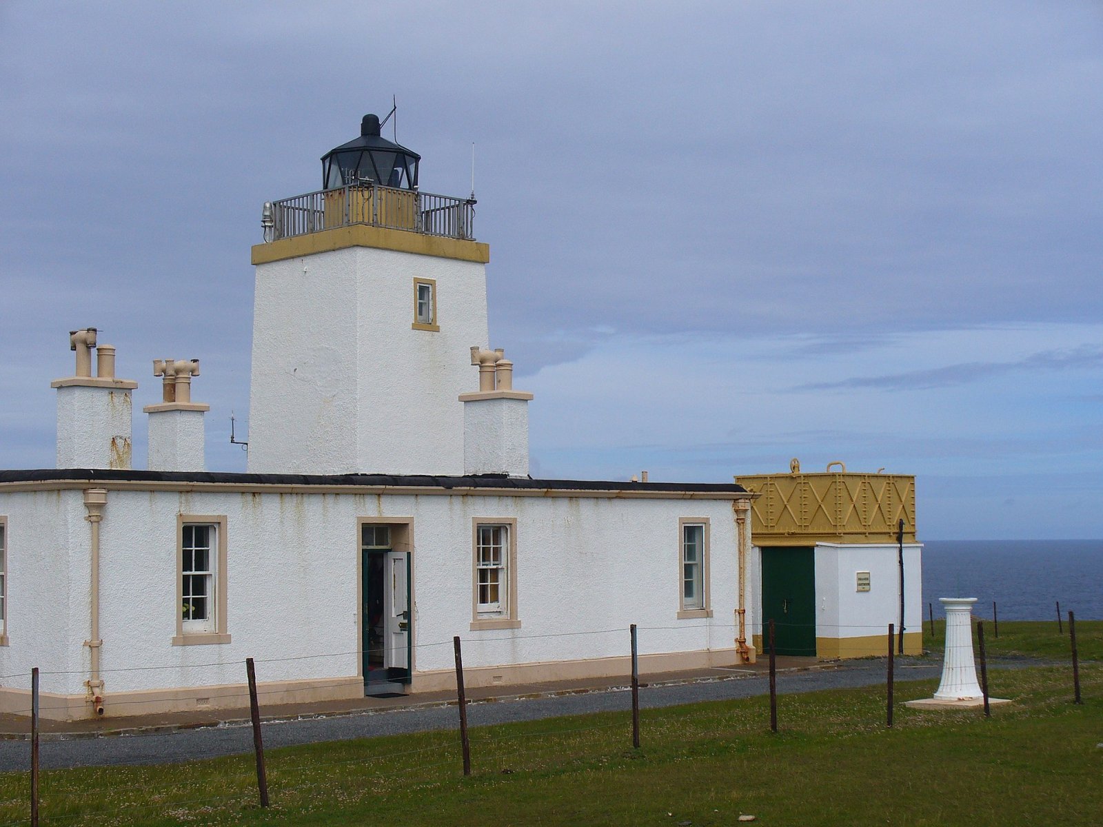 Esha Ness Lighthouse: A Lighthouse Among the Waves of Shetland - Stenness | Secret World Trip Planner