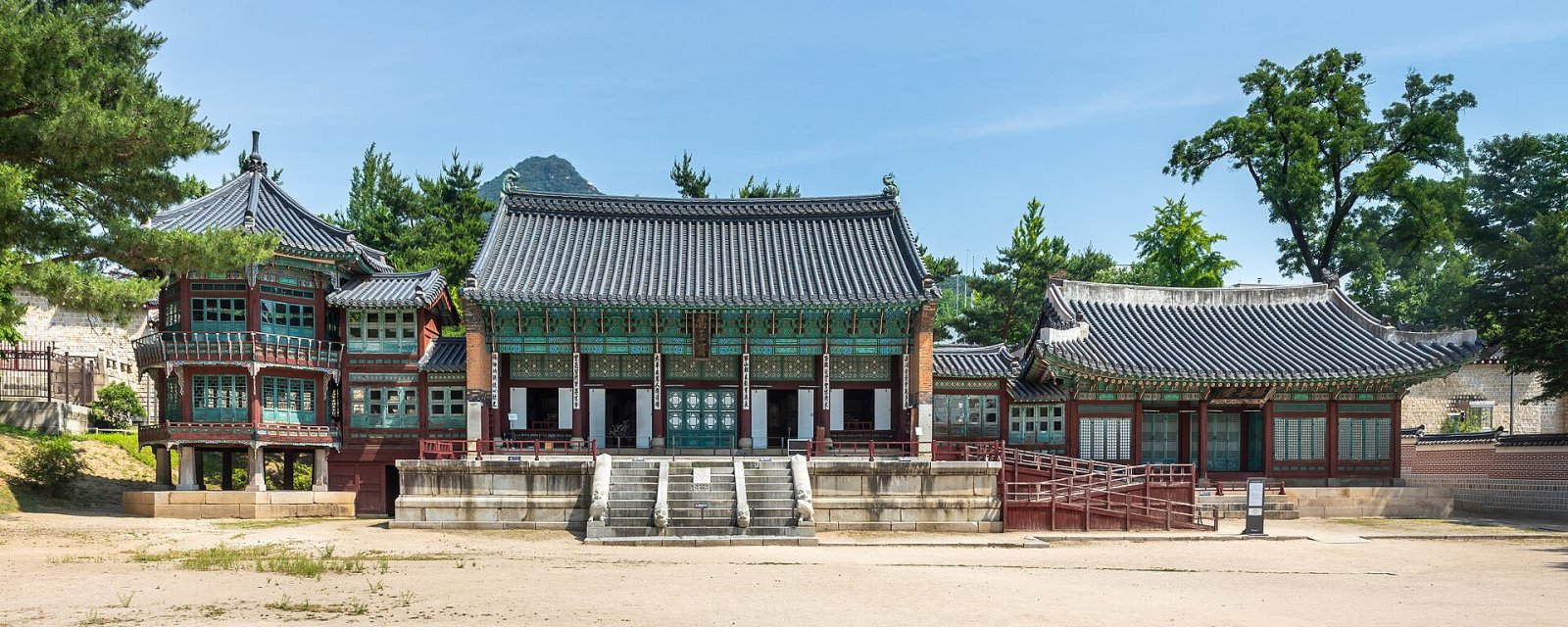 Entdecken Sie den Gyeongbokgung-Palast: Geschichte und Schönheit von Seoul - Jongno District | Secret World Trip Planner