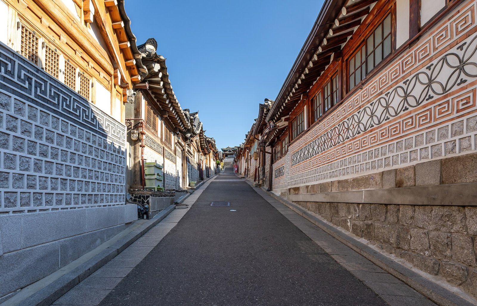 Scopri Bukchon Hanok Village: il cuore tradizionale di Seoul - Jongno District | Secret World Trip Planner