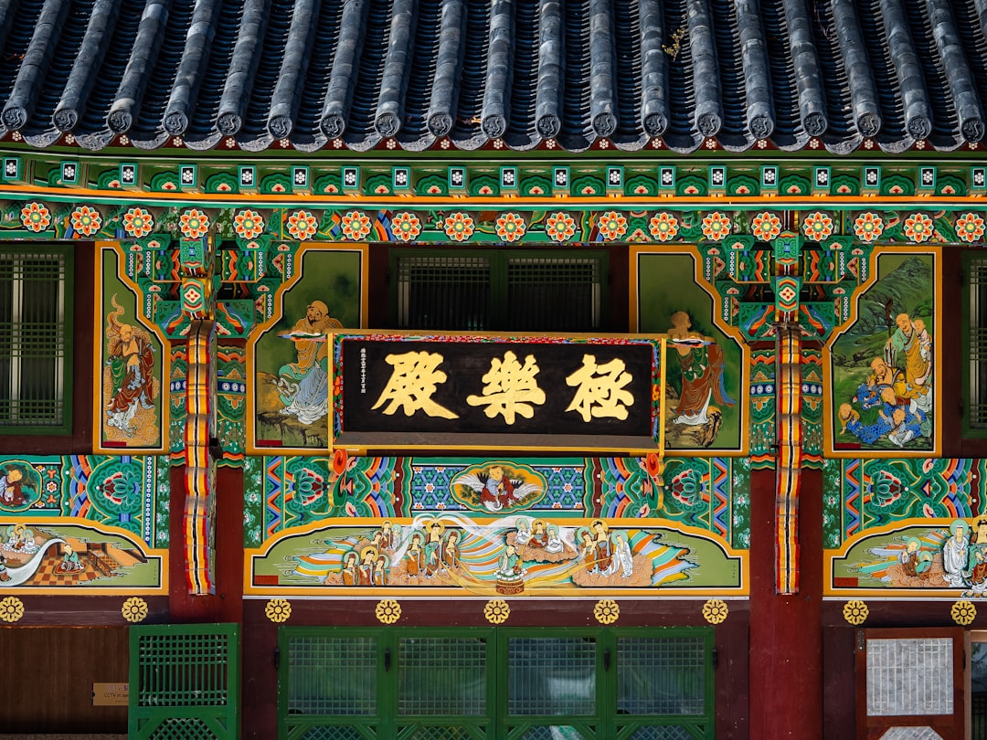 Découvrez le temple Jogyesa : le cœur de la culture bouddhiste à Séoul - Jongno District | Secret World Trip Planner
