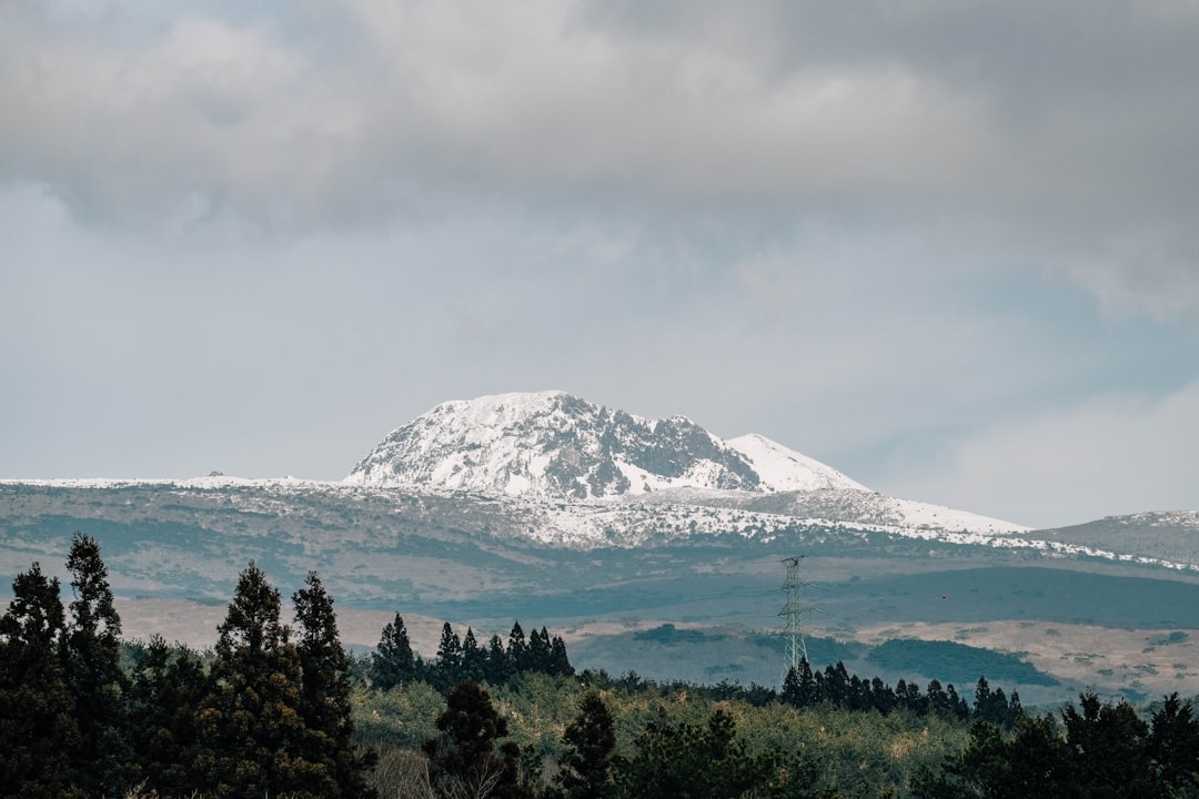 Scopri Hallasan: La Montagna Iconica di Jeju - Hallasan | Secret World Trip Planner