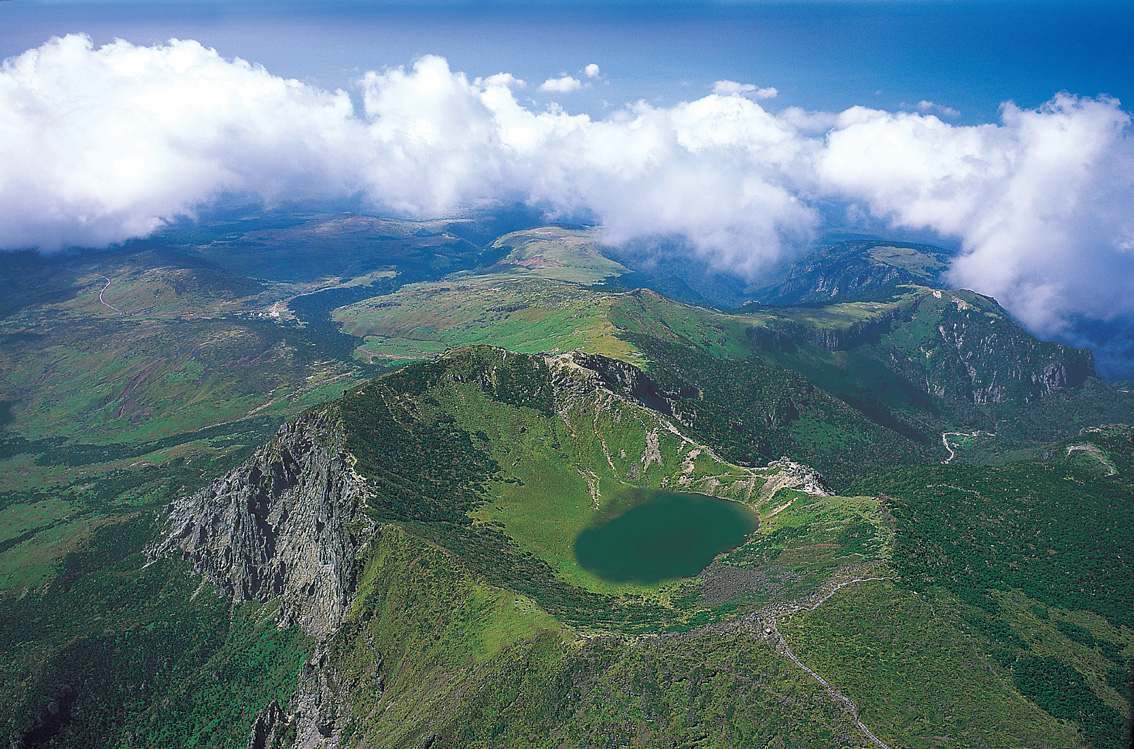 Découvrez Hallasan : La Montagne Iconique de Jeju - Hallasan | Secret World Trip Planner
