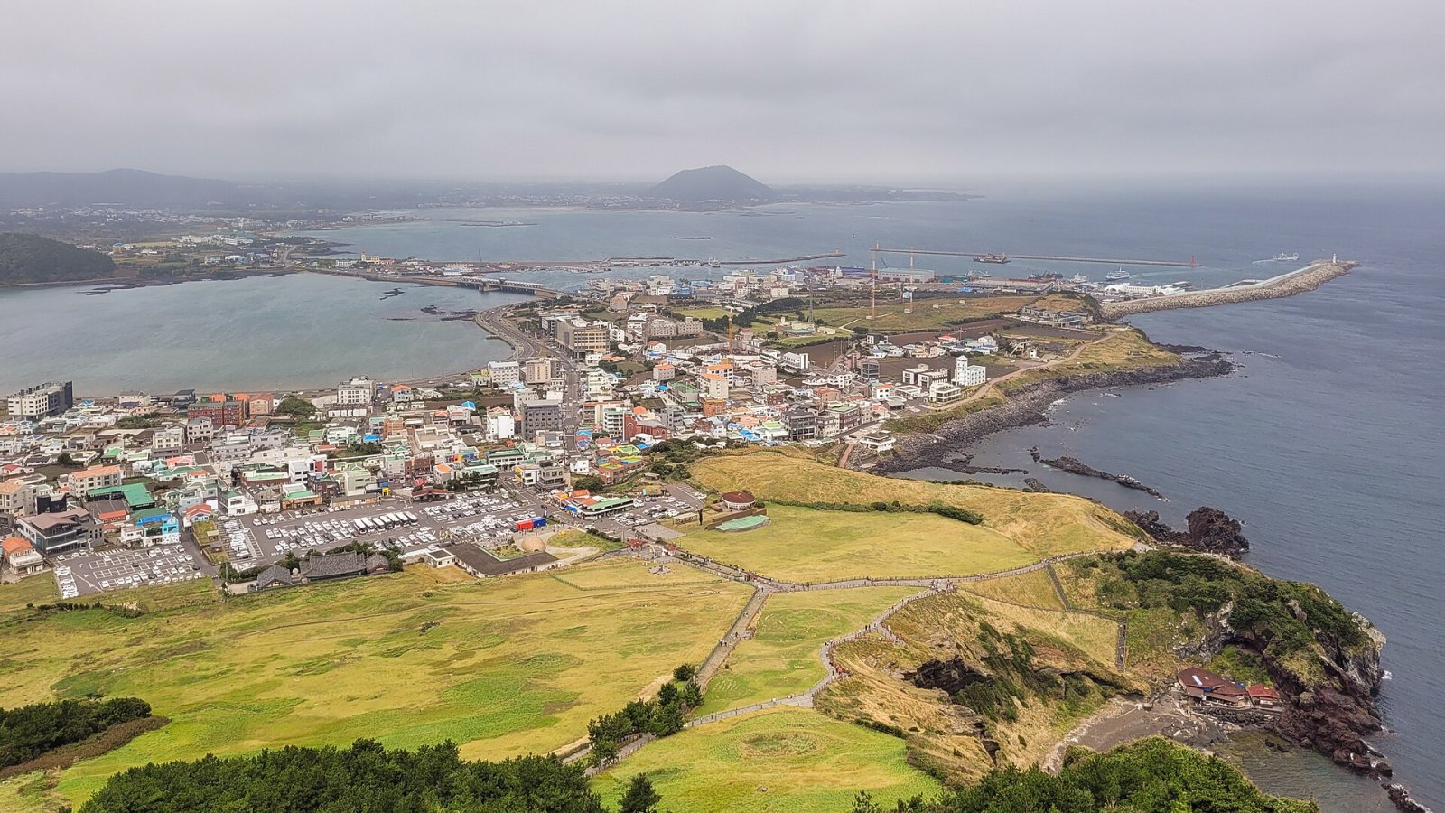 Découvrez Seongsan Ilchulbong : un bijou naturel de Jeju - Seogwipo | Secret World Trip Planner