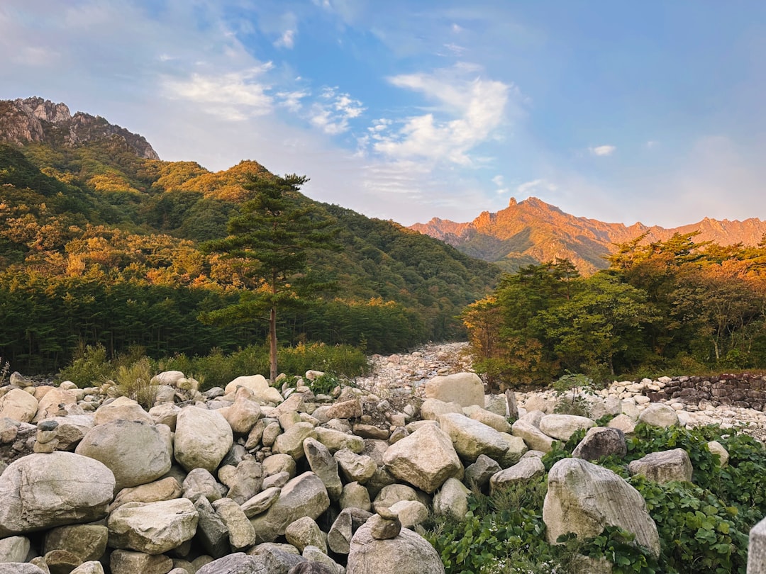 Seoraksan National Park: un paradiso naturale in Corea del Sud - 강원 속초시 설악동 | Secret World Trip Planner