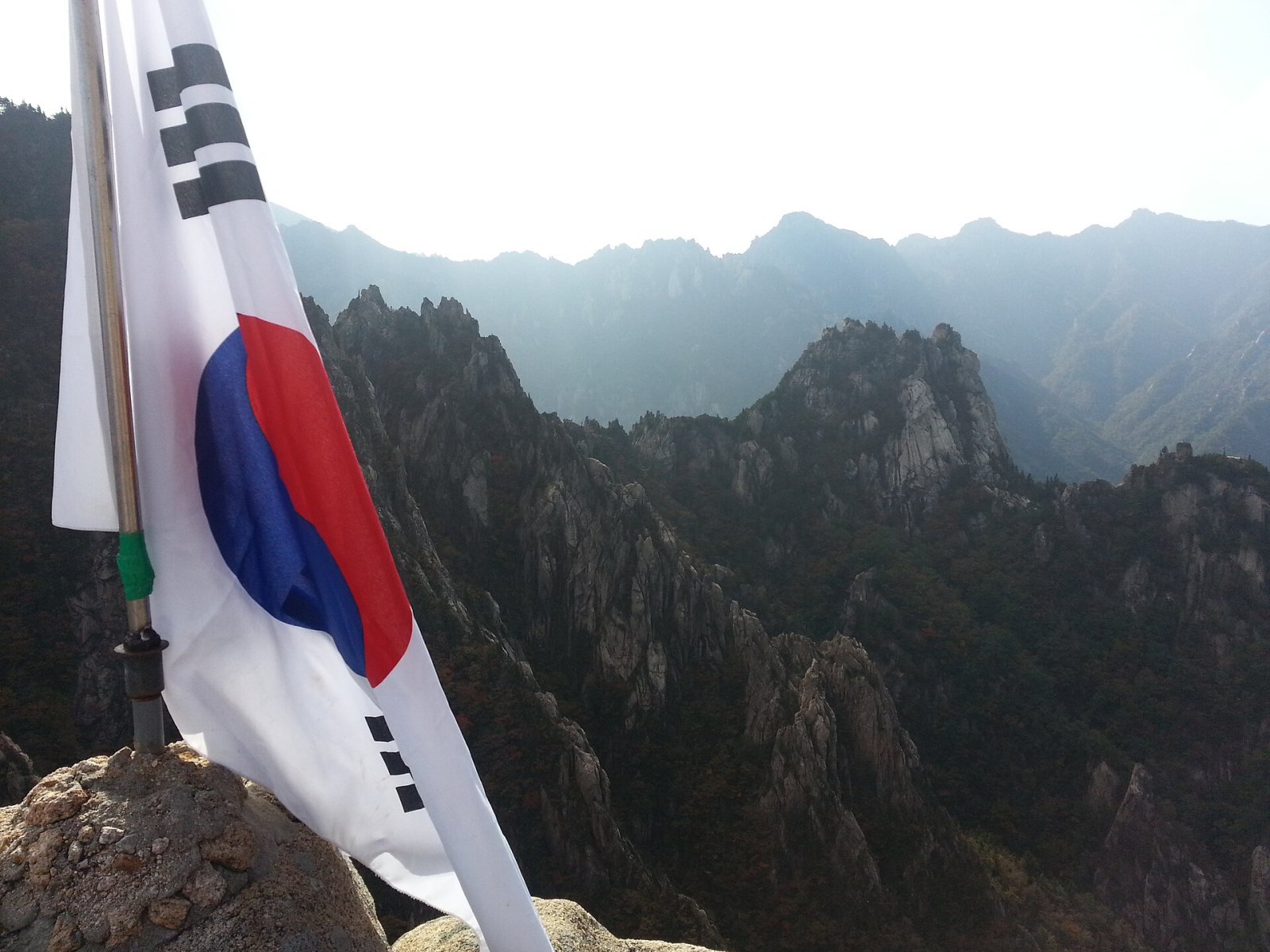 Seoraksan National Park: A Natural Paradise in South Korea - 강원 속초시 설악동 | Secret World Trip Planner