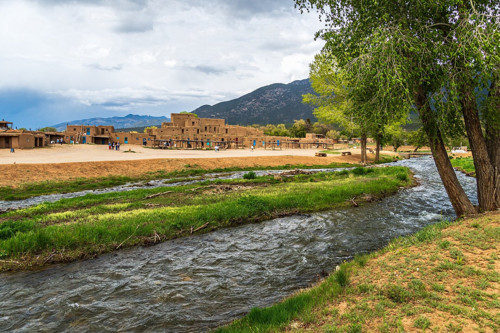 Découvrez Taos Pueblo : un trésor historique au Nouveau-Mexique - Zhongwei | Secret World Trip Planner