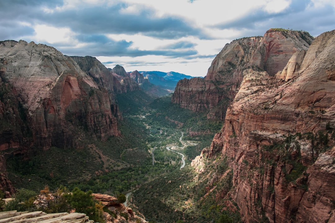 Scopri Angels Landing: un'escursione mozzafiato nello Utah - Jinzhong | Secret World Trip Planner
