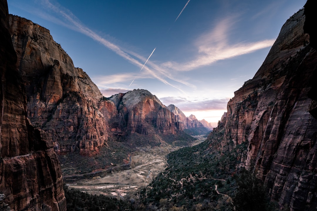 Découvrez Angels Landing : une randonnée à couper le souffle dans l'Utah - Jinzhong | Secret World Trip Planner