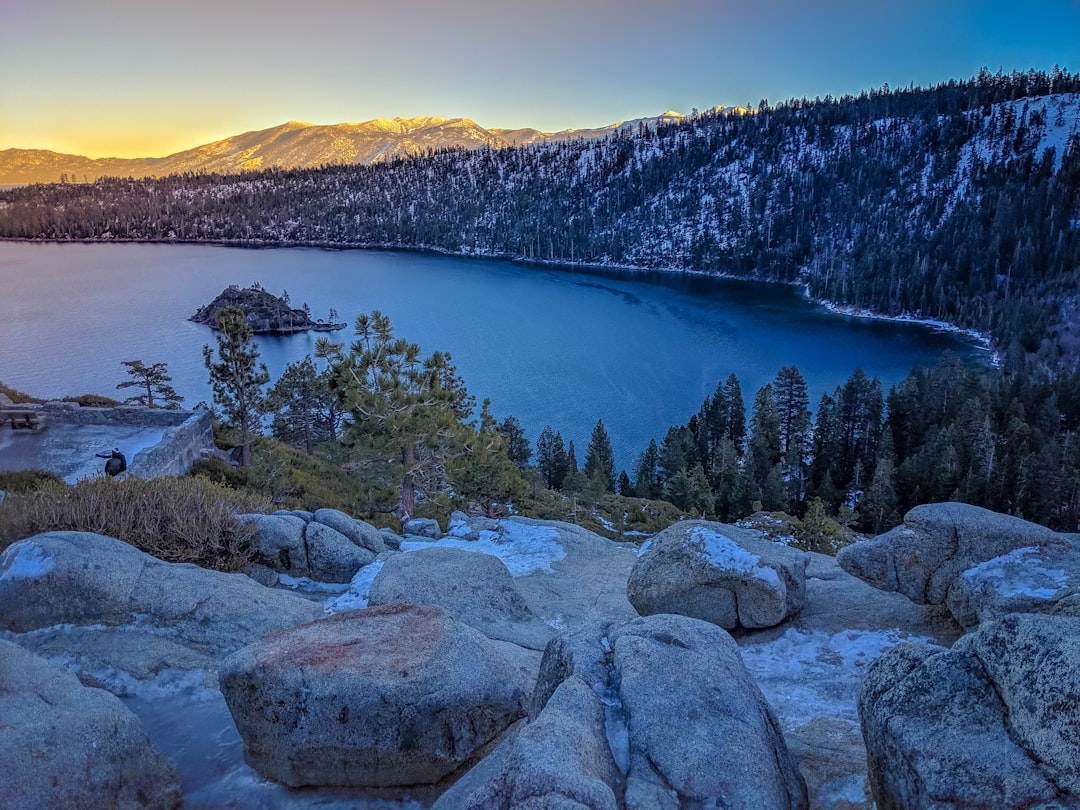 Découvrez Emerald Bay State Park : un joyau de Californie | Secret World Trip Planner