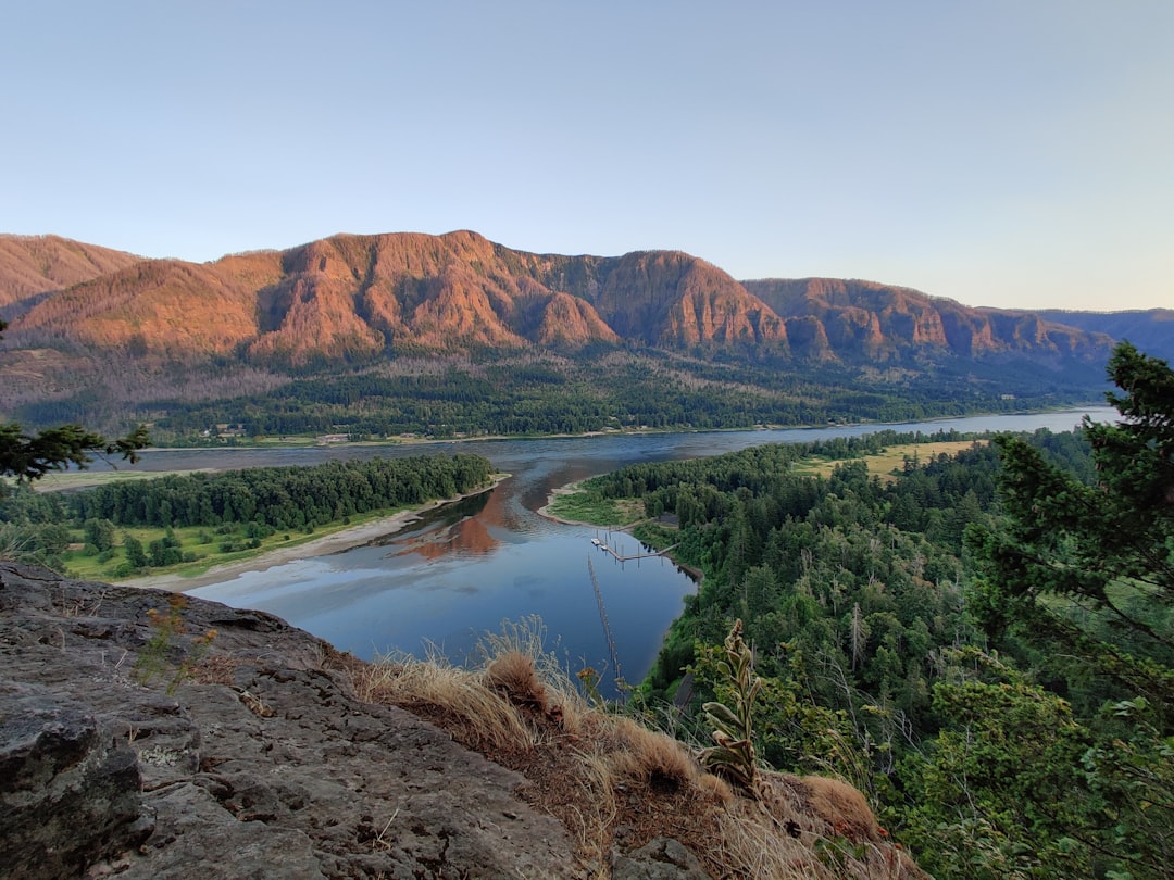 Scopri la Columbia River Gorge: Natura e Avventura ad Hood River - Hinggan League | Secret World Trip Planner