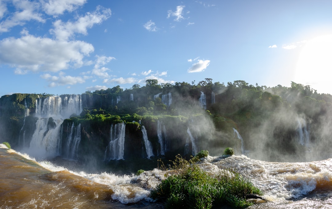Entdecke die Iguazú-Wasserfälle: Ein Naturparadies - N3370 Puerto Iguazu | Secret World Trip Planner