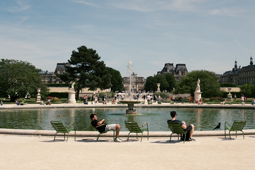 Jardim das Tulherias: Um Refúgio de Beleza em Paris - 75001 Parigi | Secret World Trip Planner