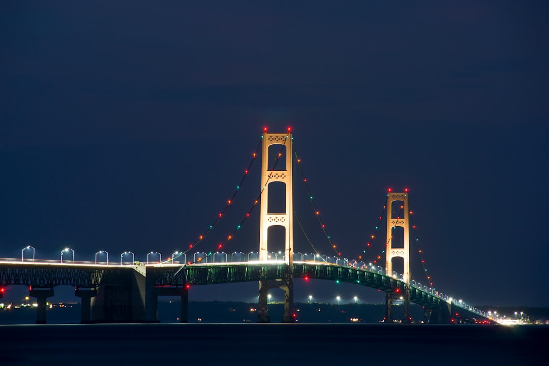 Mackinac Bridge: Un Ponte Tra Due Mondi - Mackinaw City | Secret World Trip Planner