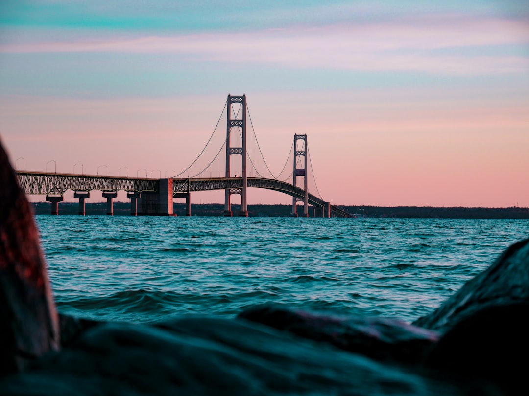 Pont de Mackinac : Un Lien Entre Deux Mondes - Mackinaw City | Secret World Trip Planner