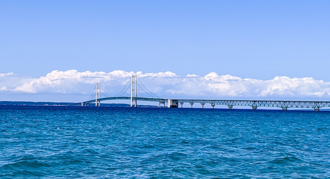 Pont de Mackinac : Un Lien Entre Deux Mondes - Mackinaw City | Secret World Trip Planner