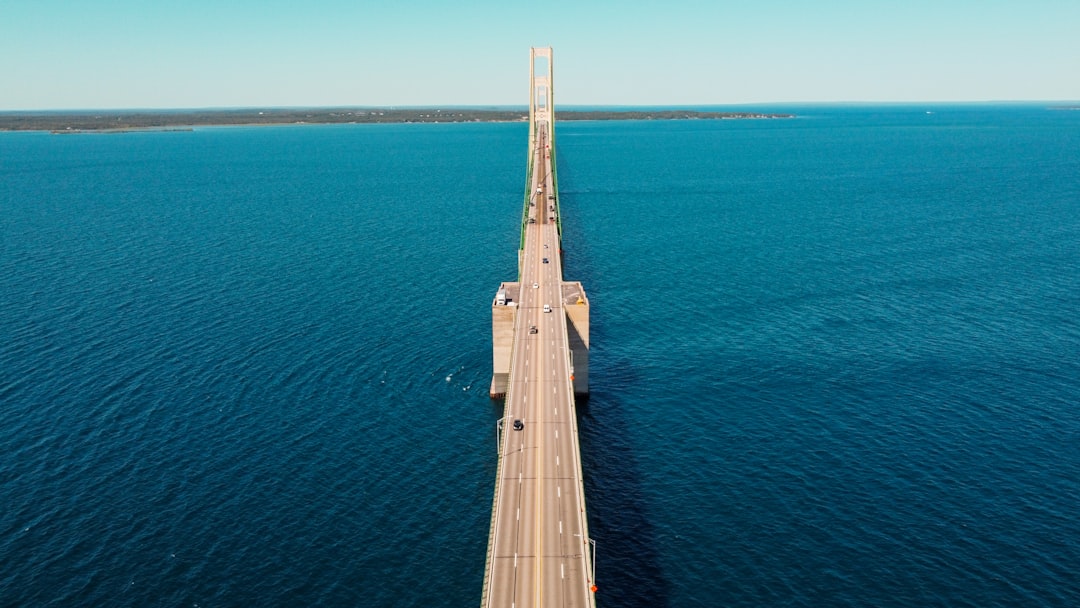 Pont de Mackinac : Un Lien Entre Deux Mondes - Mackinaw City | Secret World Trip Planner
