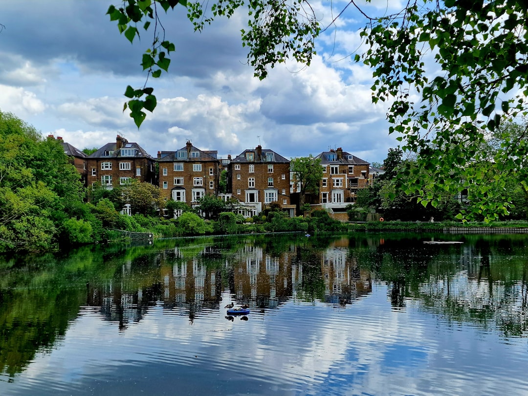 Scoprire Hampstead Heath: I Giardini Nascosti di Londra - Londra | Secret World Trip Planner