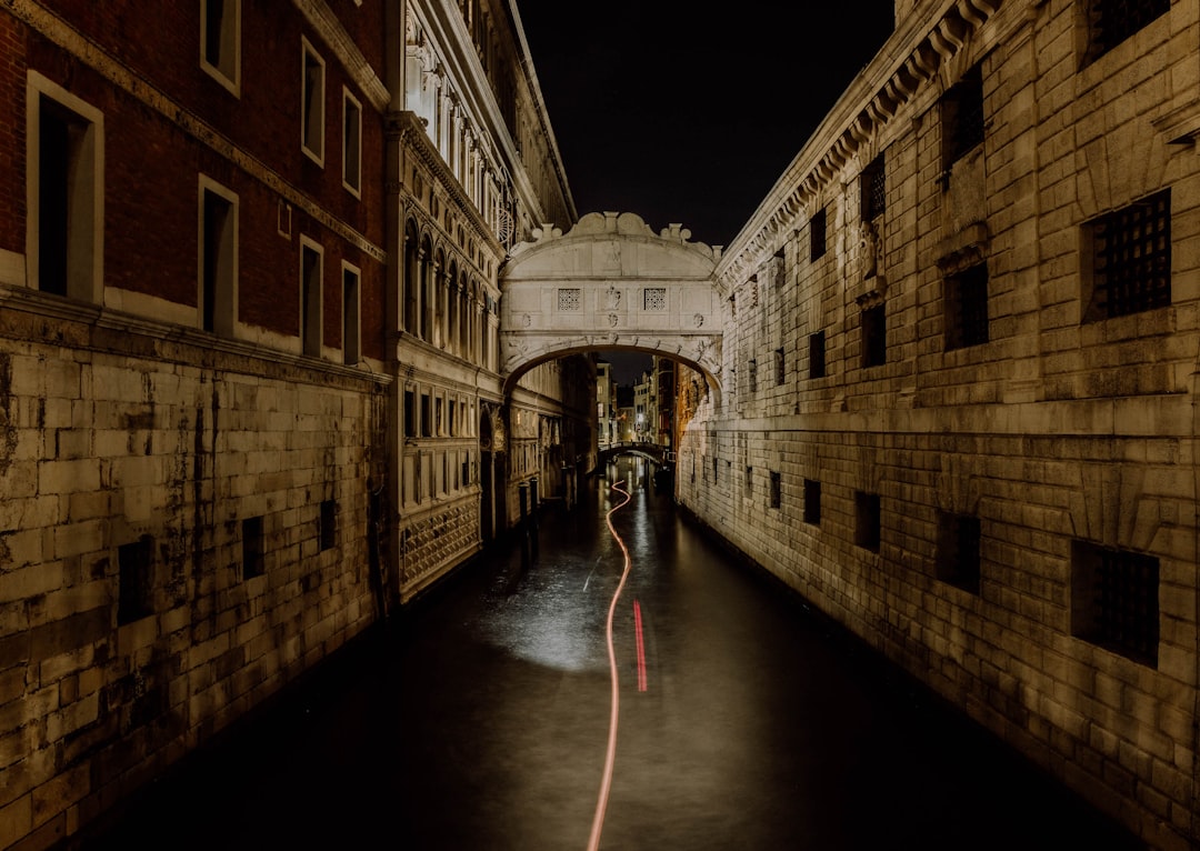 Ponte dei Sospiri: Ein verstecktes Juwel in Cambridge - St John's St | Secret World Trip Planner