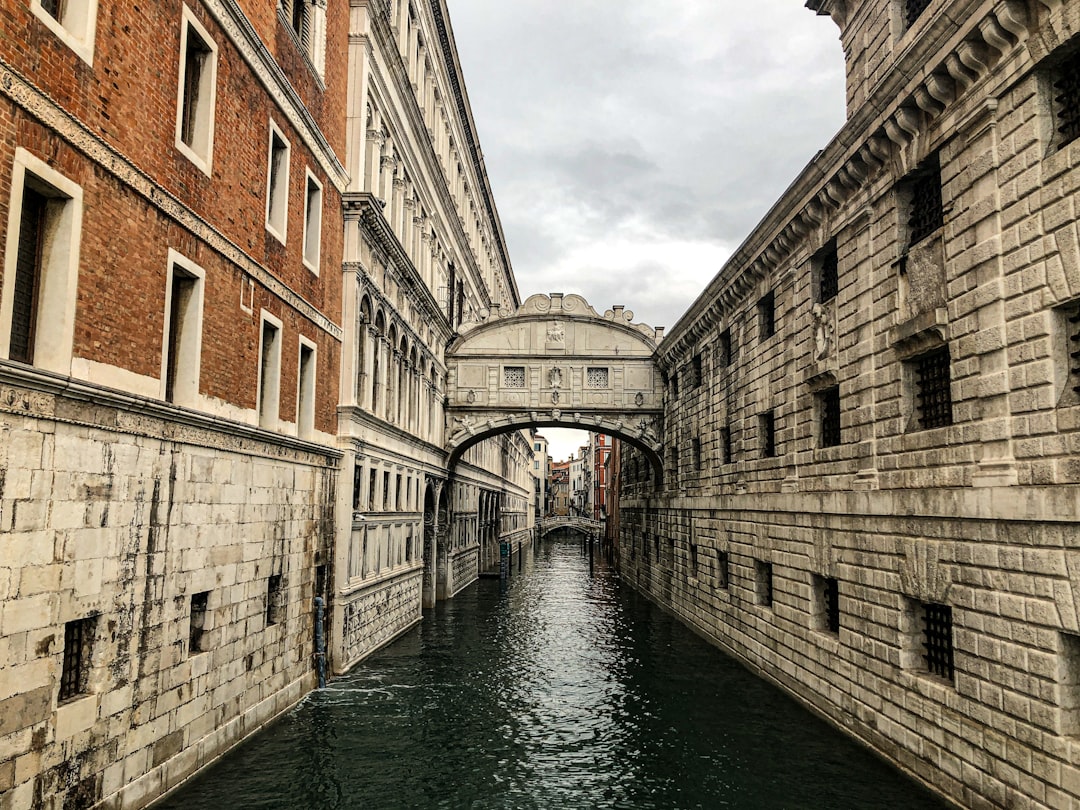 Ponte dei Sospiri : Un Trésor Caché à Cambridge - St John's St | Secret World Trip Planner