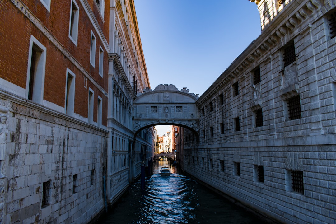 Ponte dei Sospiri : Un Trésor Caché à Cambridge - St John's St | Secret World Trip Planner