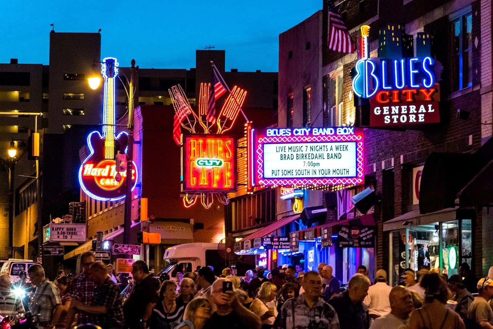 Découvrez Beale Street à Memphis : le cœur battant du blues | Secret World Trip Planner