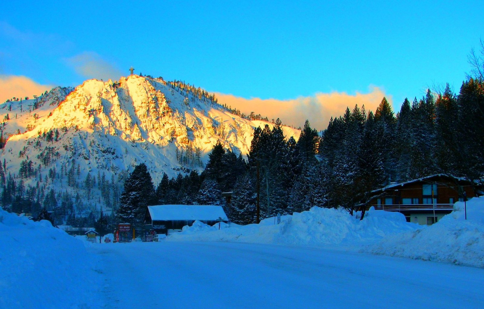 Découvrez Stowe Mountain Resort : le paradis des amateurs de neige — GQGJ+4H Koyandyozek