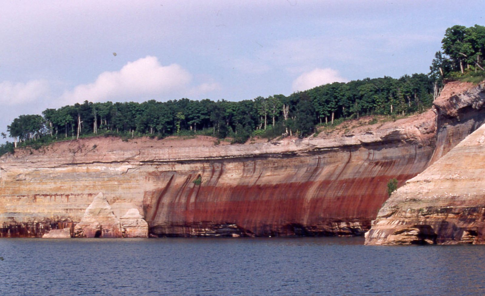Pictured Rocks National Lakeshore: un gioiello naturale nel Michigan | Secret World Trip Planner