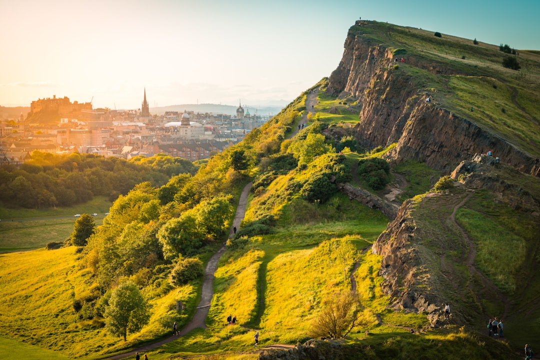 Découvrez Arthur's Seat : Le Volcan Éteint d'Édimbourg