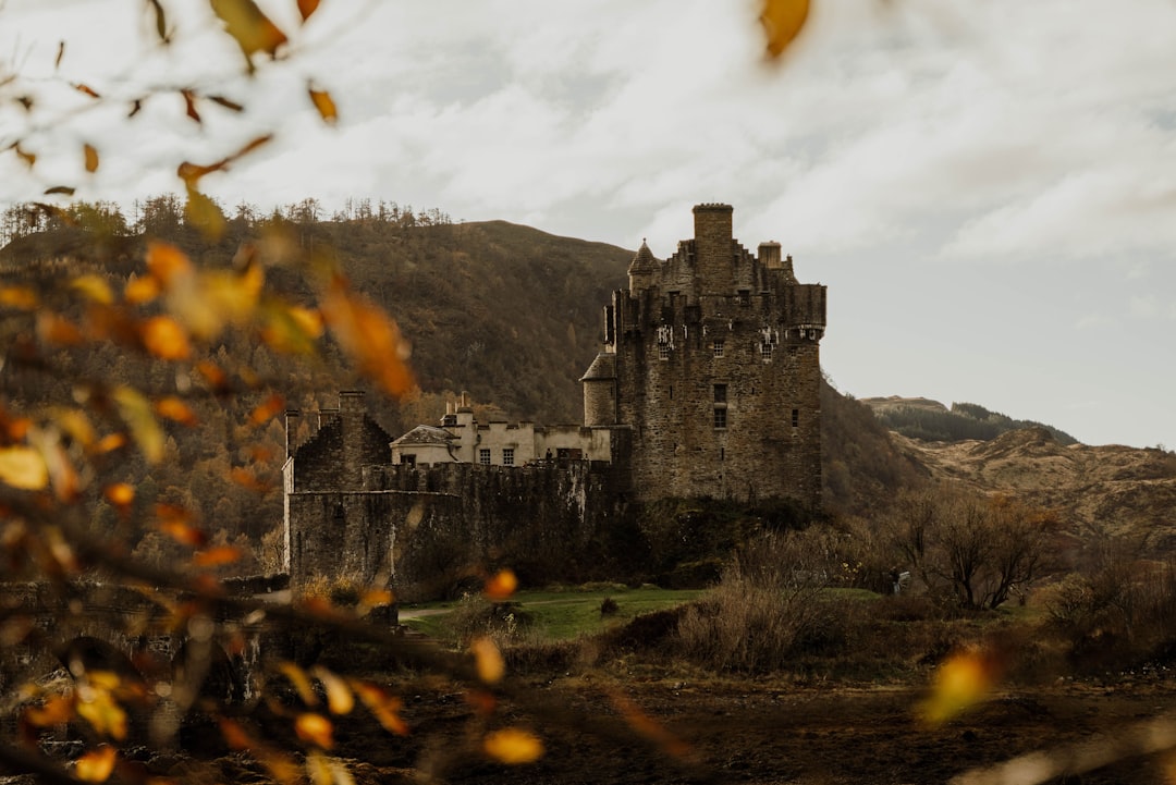 Entdecken Sie das Eilean Donan Castle: Geschichte und Schönheit in Schottland | Secret World Trip Planner