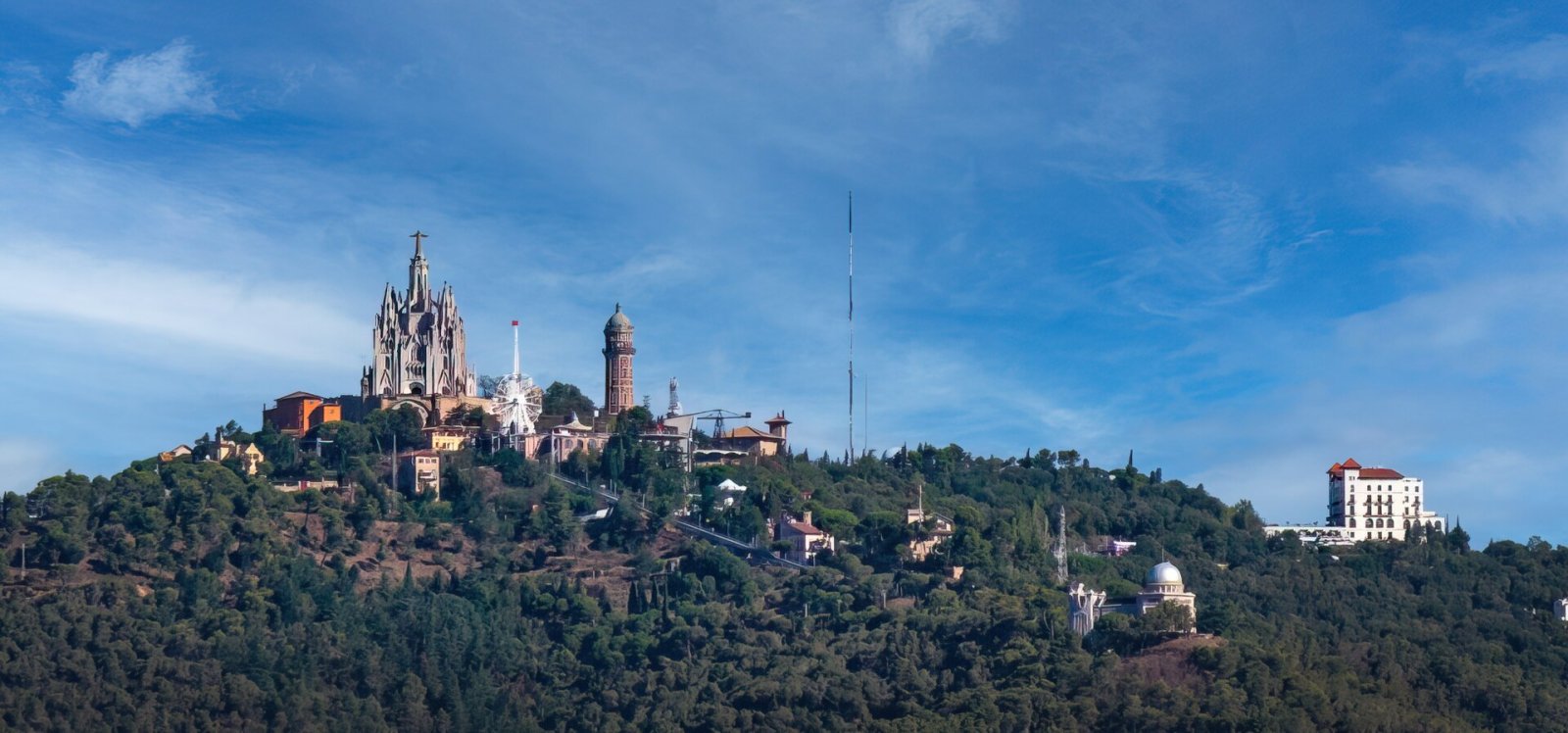 Découvrez le Tibidabo : La Vue Panoramique de Barcelone - Barcelona | Secret World Trip Planner