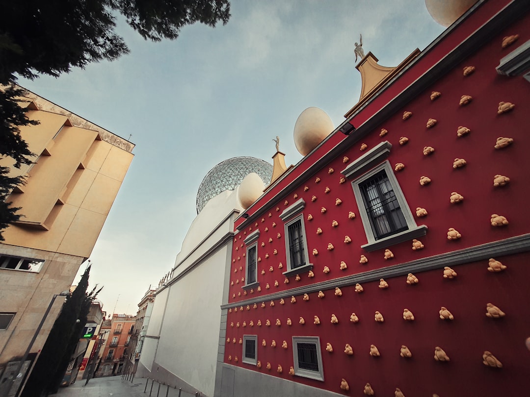 Entdecken Sie das Dalí Theatermuseum in Figueres, ein Juwel Kataloniens - Figueres | Secret World Trip Planner
