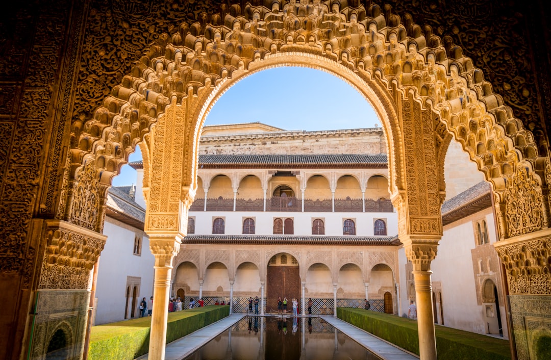 Scopri l'Alhambra di Granada: un gioiello della storia andalusa | Secret World Trip Planner