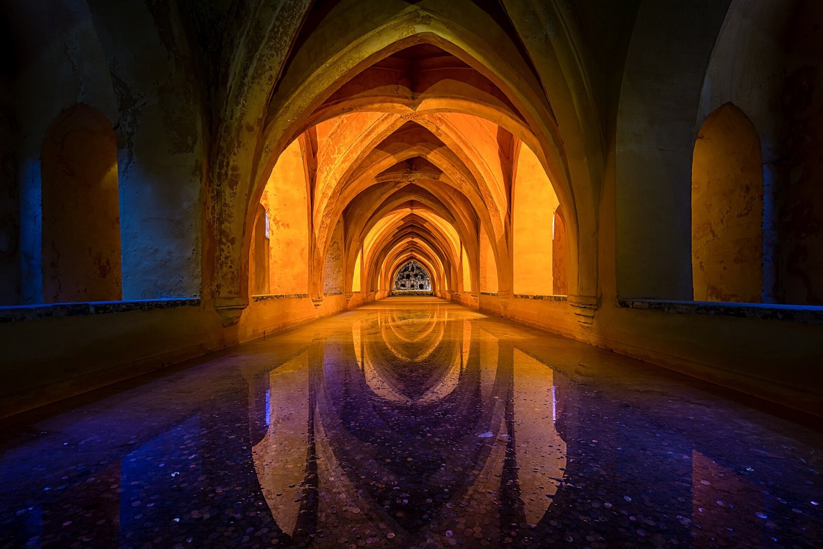 Découvrez l'Alcázar de Séville : un joyau de l'histoire andalouse | Secret World Trip Planner