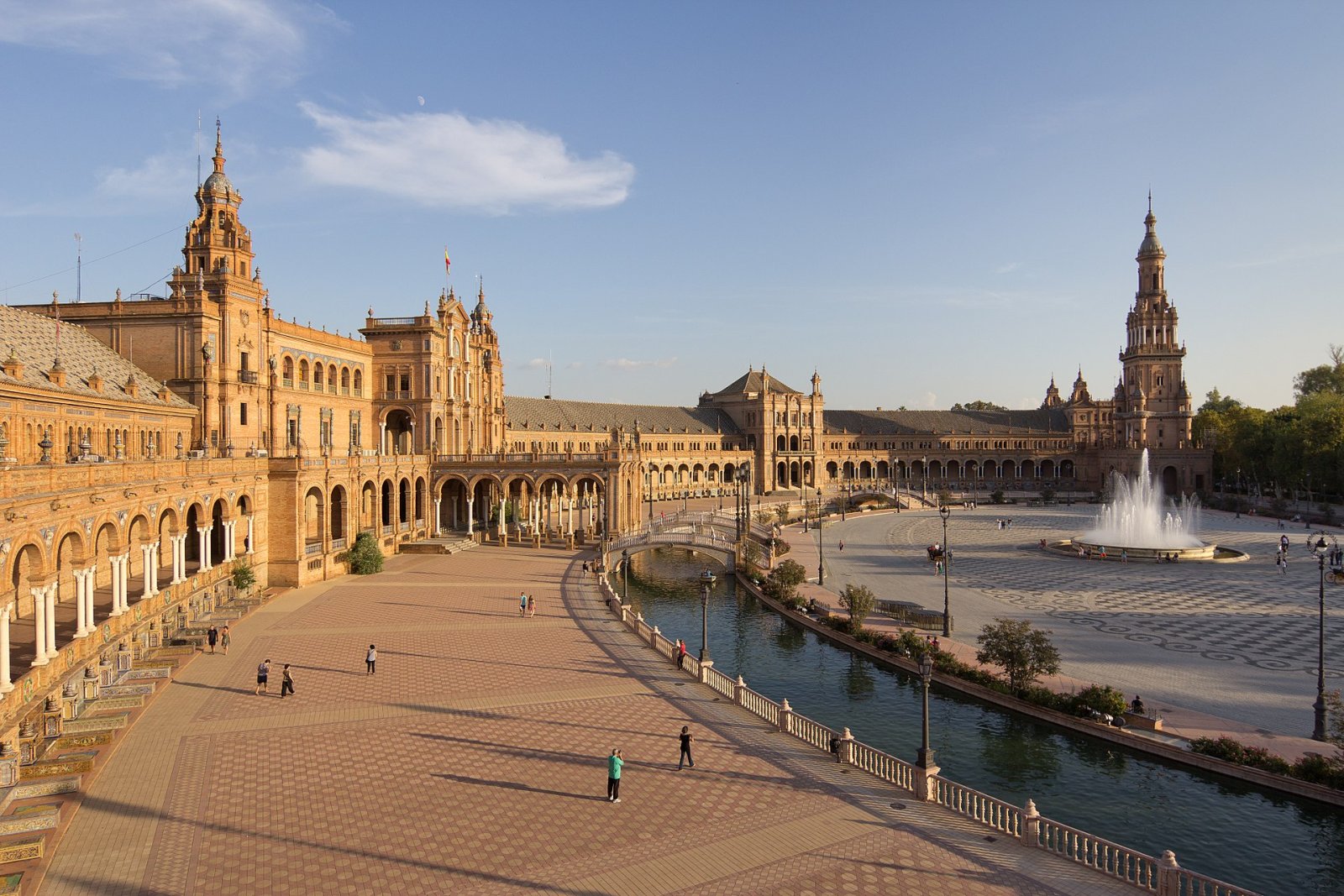 Entdecken Sie die Plaza de España in Sevilla: ein Juwel Andalusiens
