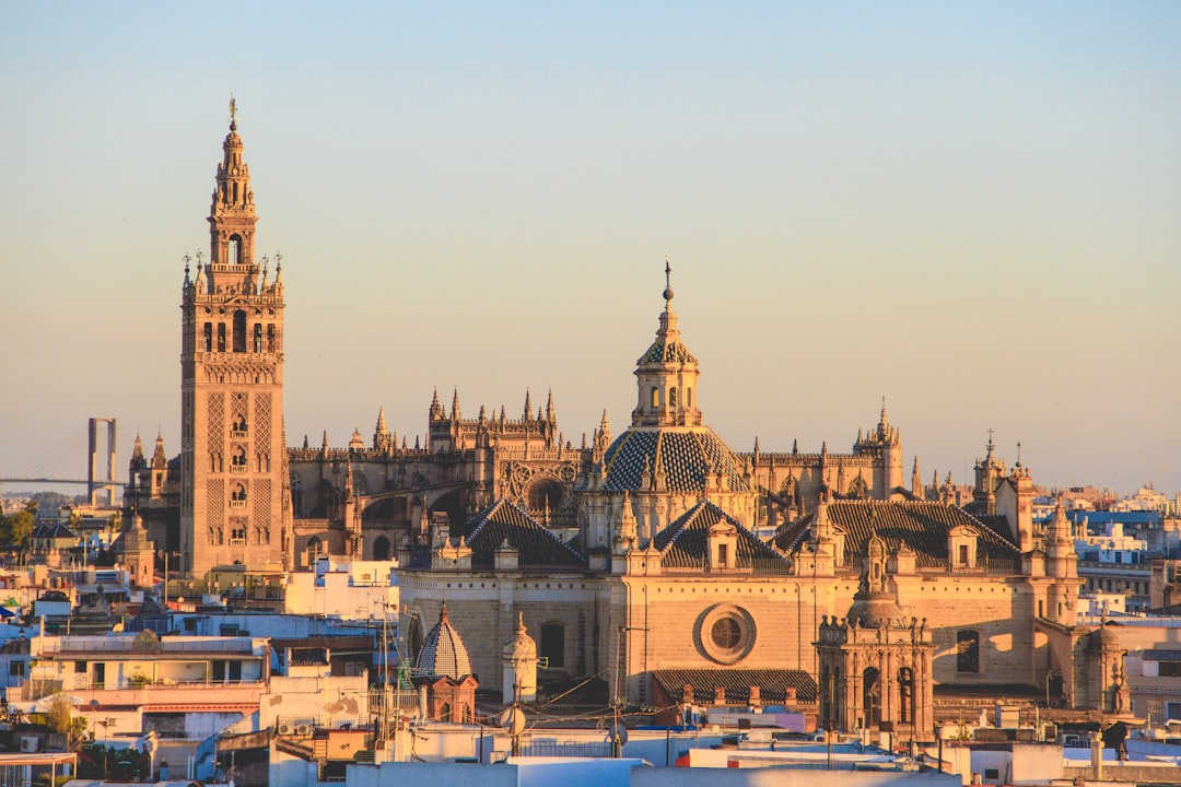 La Giralda de Séville : Un Symbole d'Histoire et de Culture | Secret World Trip Planner