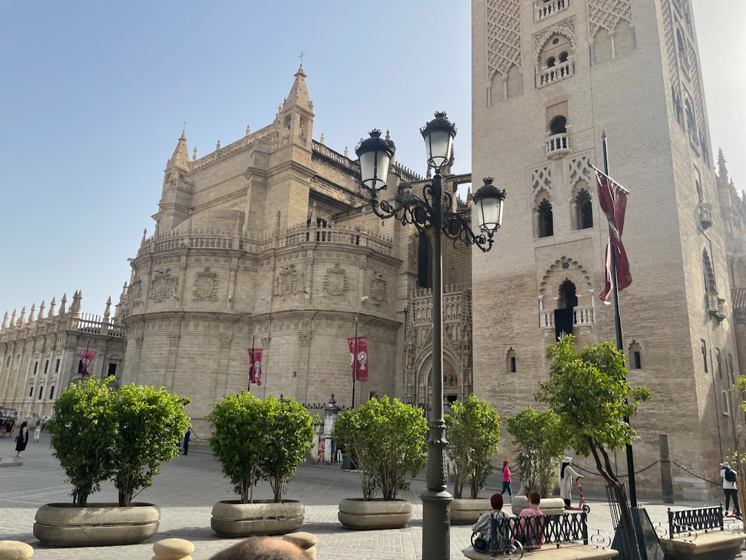 Scopri il Barrio Santa Cruz di Siviglia: Storia e Bellezza | Secret World Trip Planner