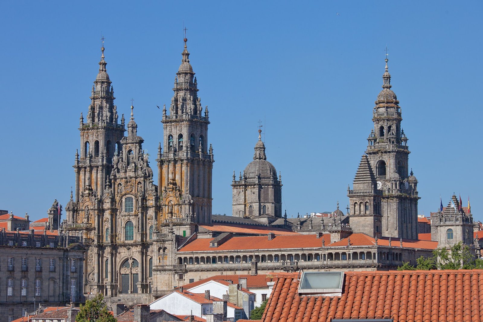 Découvrez la Cathédrale de Saint-Jacques-de-Compostelle : un voyage dans l'histoire | Secret World Trip Planner