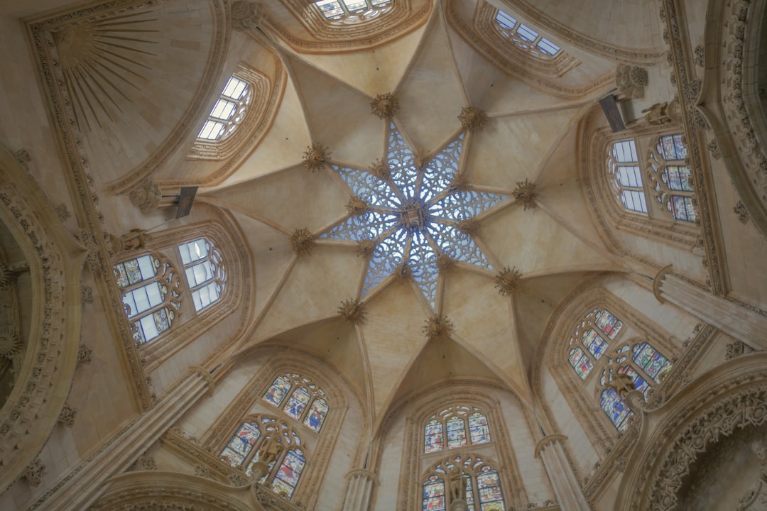 Découvrez la majestueuse Cathédrale de Burgos : un chef-d'œuvre gothique | Secret World Trip Planner