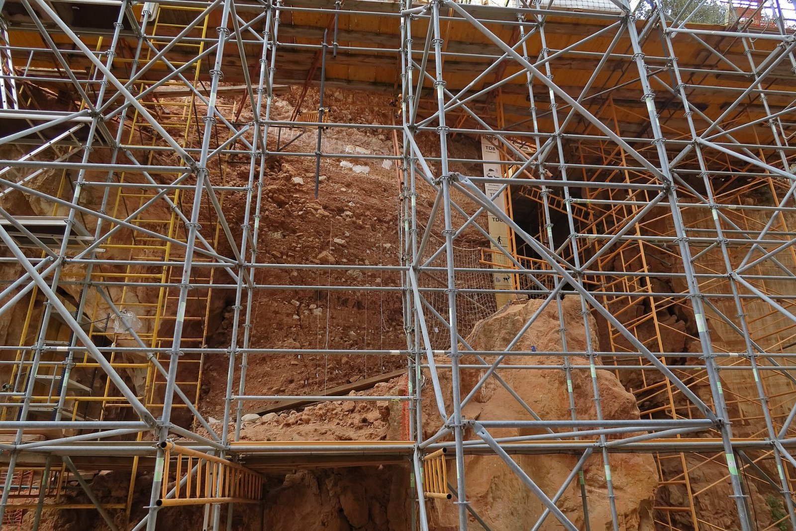 Esplorando il Sito Archeologico di Atapuerca: Un Viaggio nella Preistoria | Secret World Trip Planner