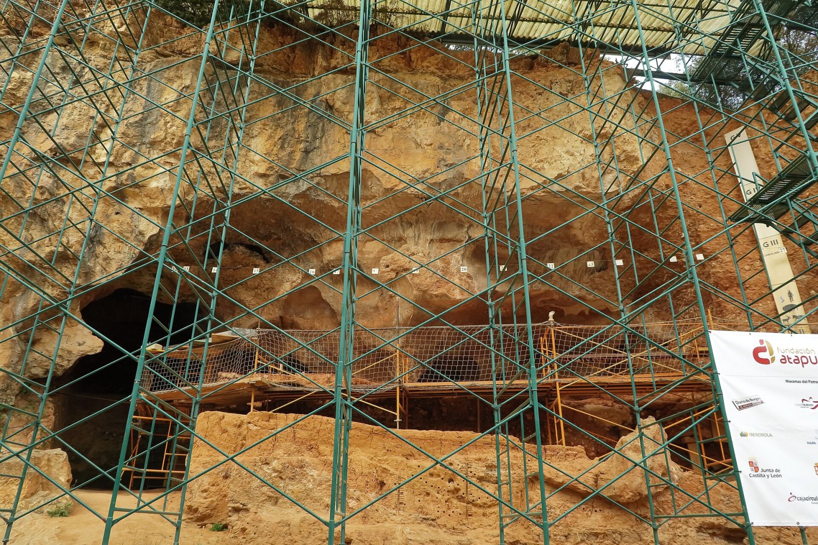 Exploration du site archéologique d'Atapuerca : Un voyage dans la préhistoire | Secret World Trip Planner