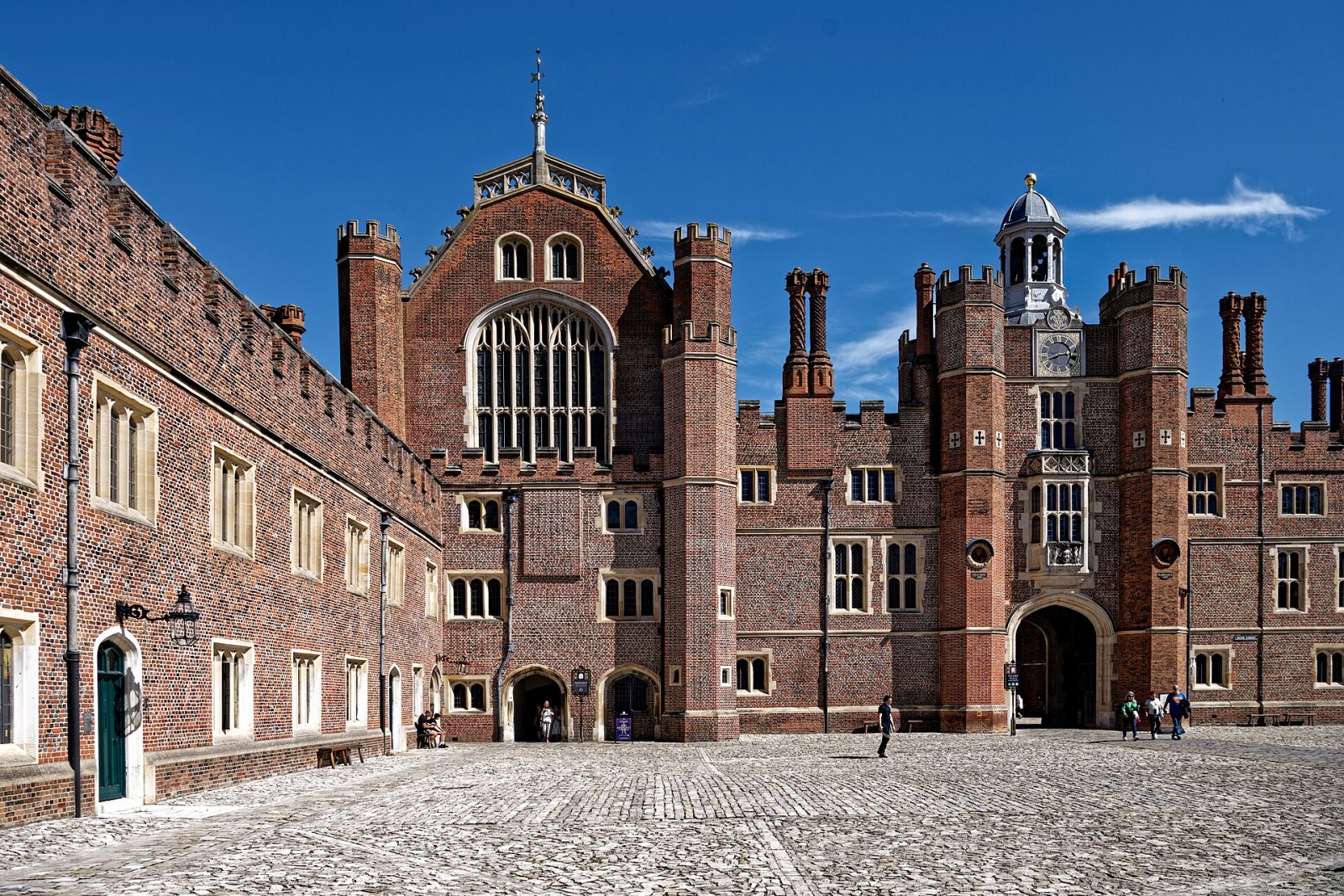 Descubra a História e a Beleza do Palácio de Hampton Court - C83Q+C4 Gravesend | Secret World Trip Planner