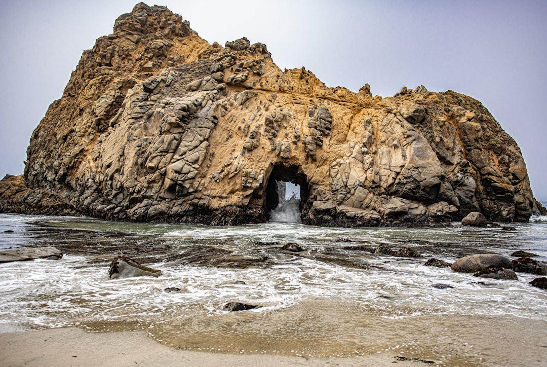 Découvrez Pfeiffer Beach : La Plage des Rêves à Big Sur - Big Sur | Secret World Trip Planner