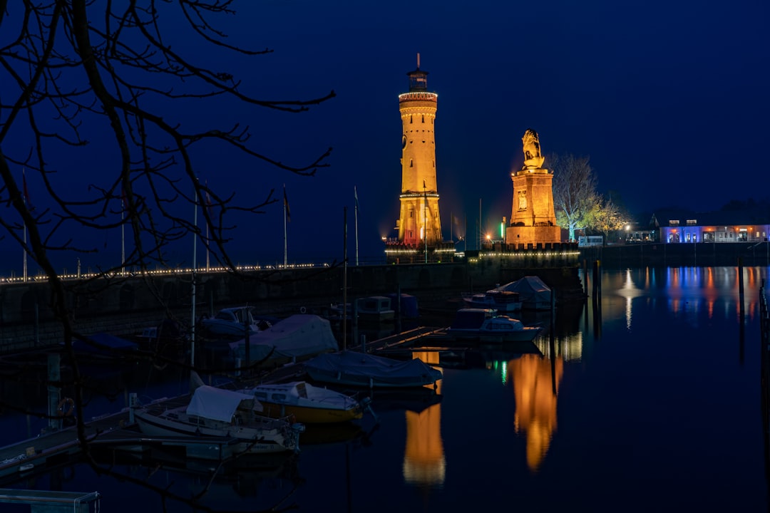 Descubra o Neuer Leuchtturm de Lindau: um farol no Lago - Hafenpl. | Secret World Trip Planner