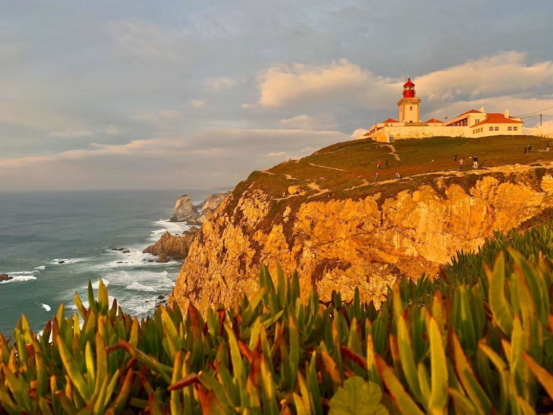Faro di Cape Roca: Un Viaggio nell'Infinito Atlantico - Estrada do Cabo da Roca | Secret World Trip Planner