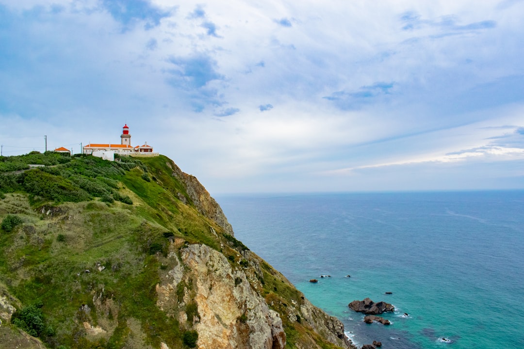 Faro di Cape Roca: Un Viaggio nell'Infinito Atlantico - Estrada do Cabo da Roca | Secret World Trip Planner