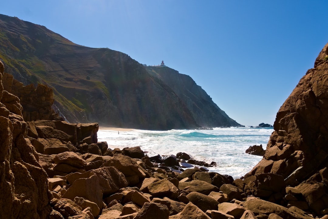 Faro di Cape Roca: Un Viaggio nell'Infinito Atlantico - Estrada do Cabo da Roca | Secret World Trip Planner