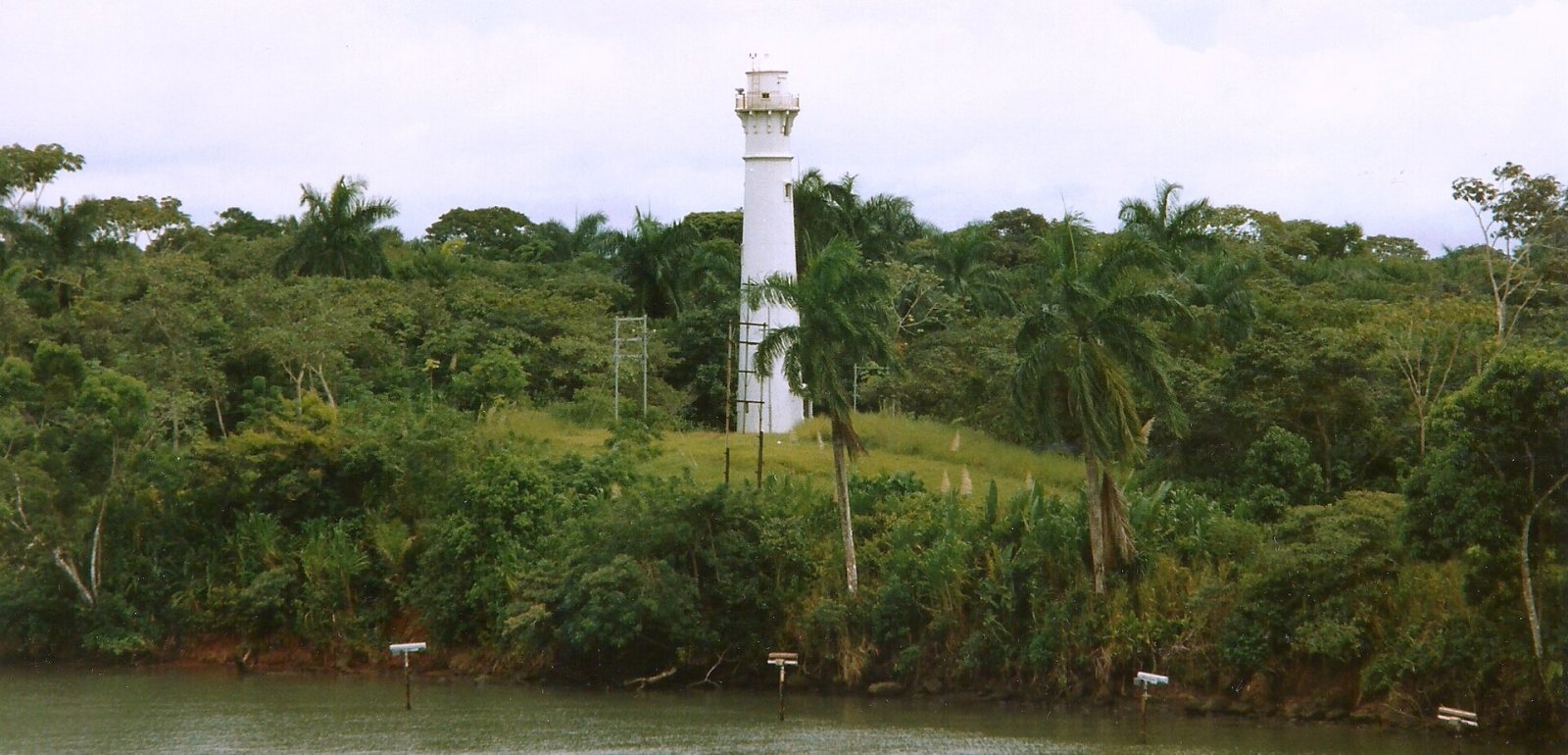 Discover the Atlantic Entrance Range Lighthouse in Panama — Colón