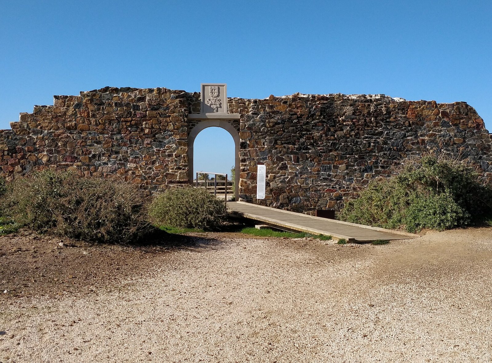 Découvrez la Fortaleza de Arrifana : un bijou du Portugal - Aljezur | Secret World Trip Planner
