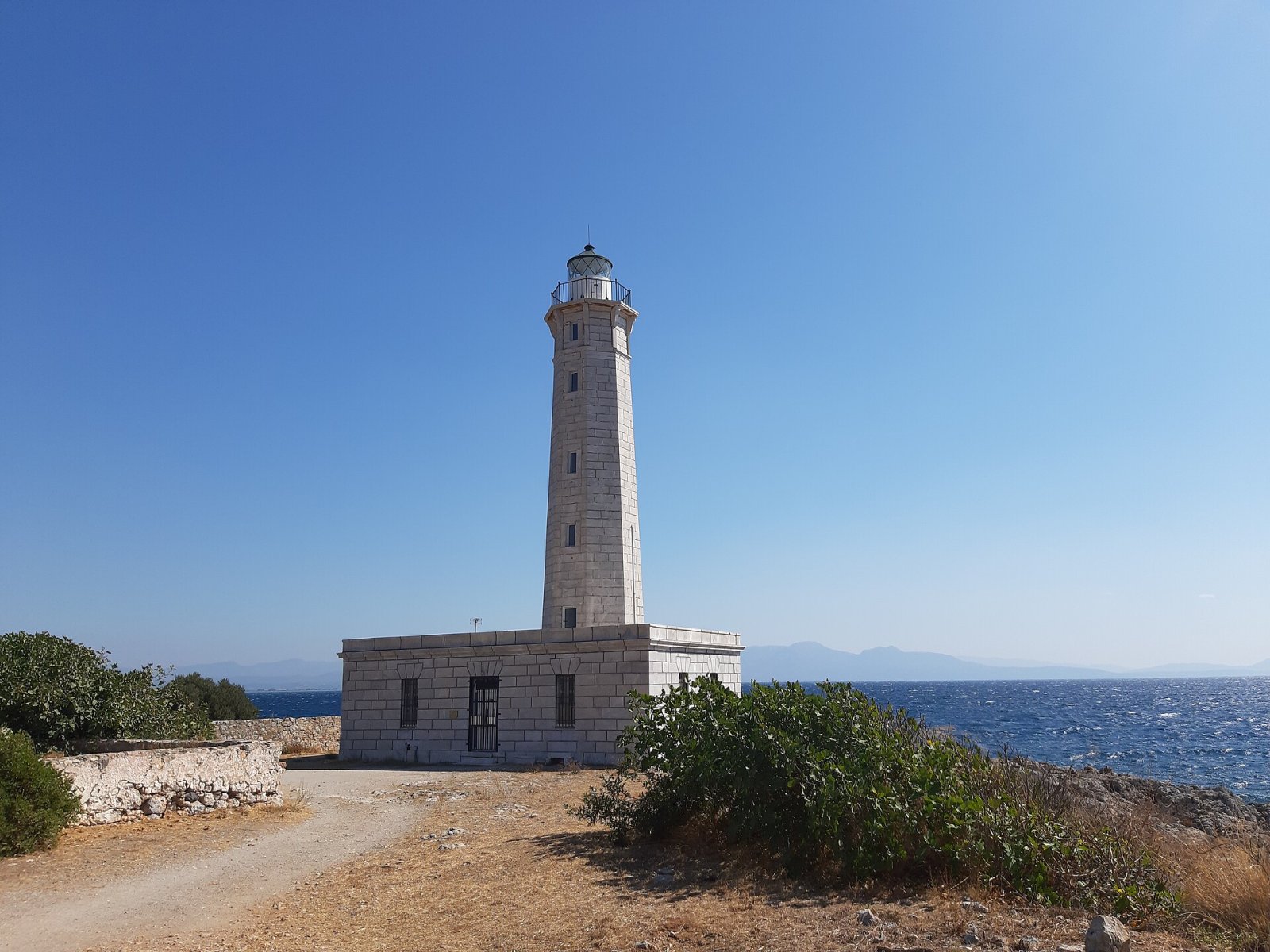 Scopri il Faro di Gythio: un gioiello della Mani greca - Κρανάης | Secret World Trip Planner