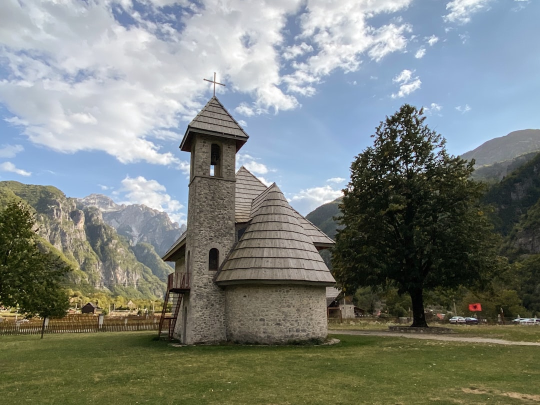 Kisha e Shna Ndout : Un voyage au cœur de l'Albanie — Laç